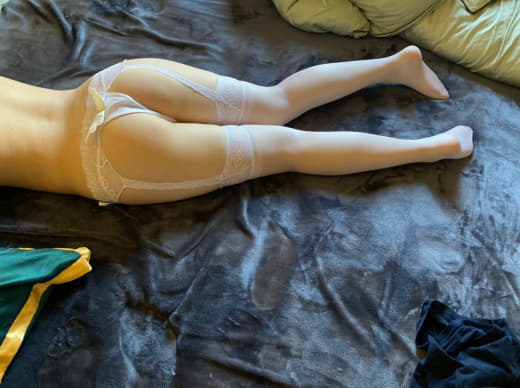 【2023_02_24】Video_of_the_process_of_undressing_outside_🎥.m4v